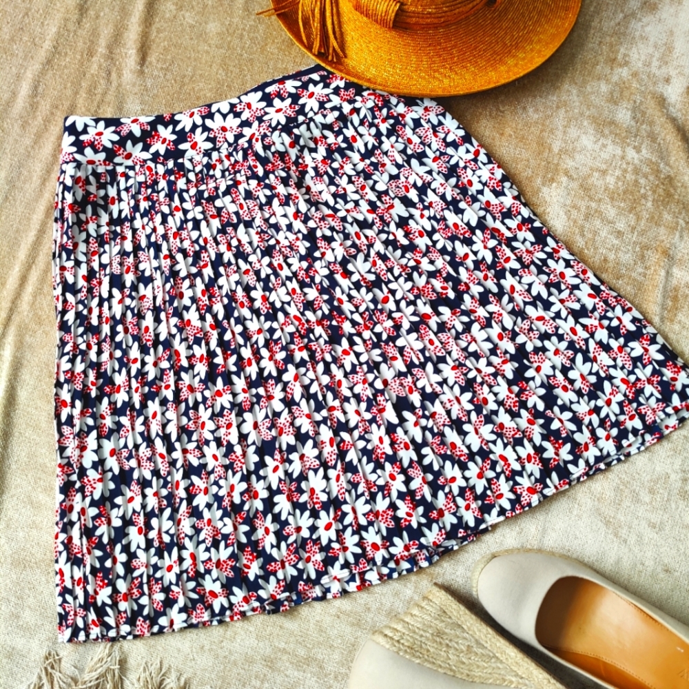 J. Crew Pleated Skirt in Navy blue and Cherry Red Print - Size 2